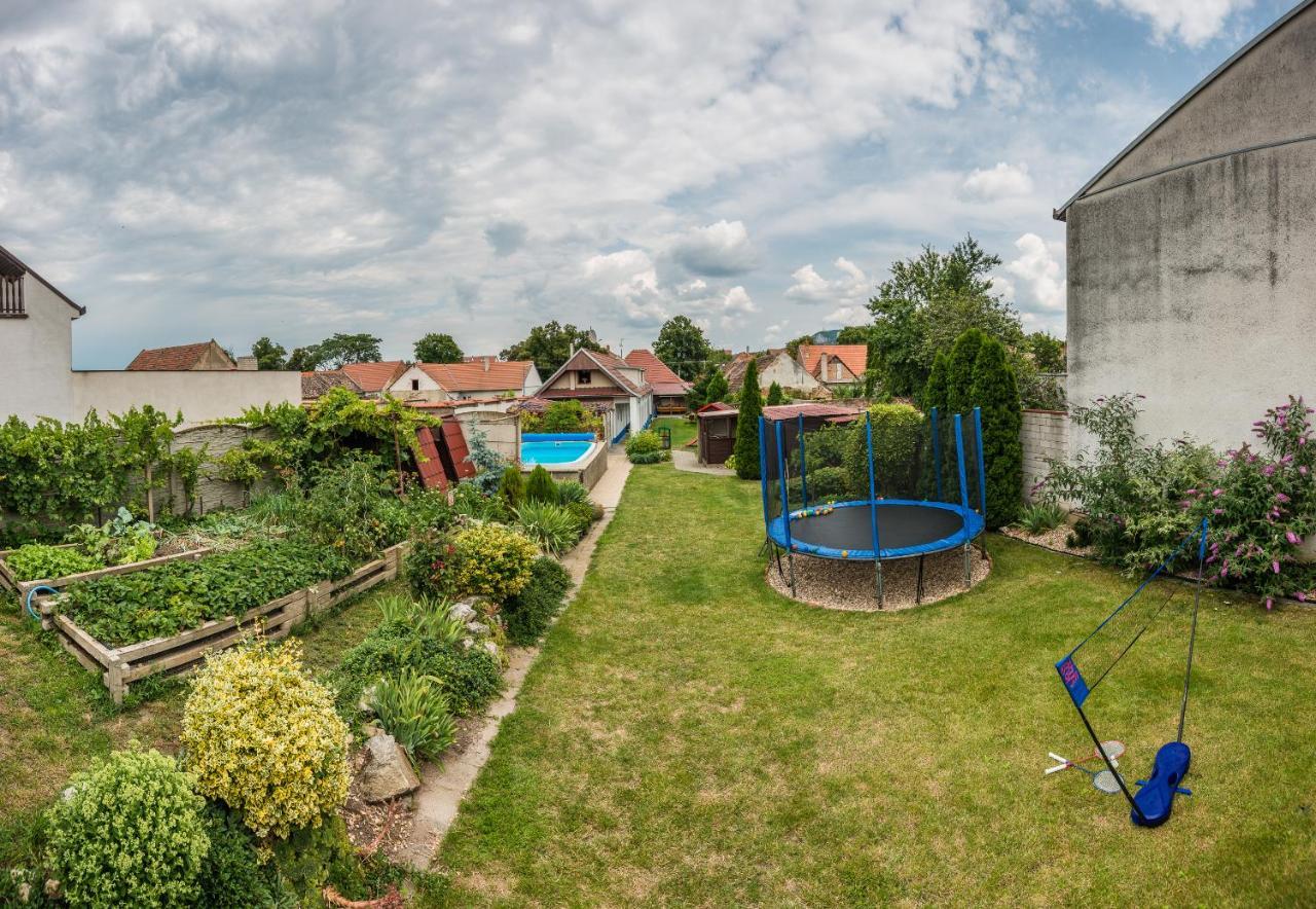 Malovany Dvorecek Dolní Dunajovice Εξωτερικό φωτογραφία
