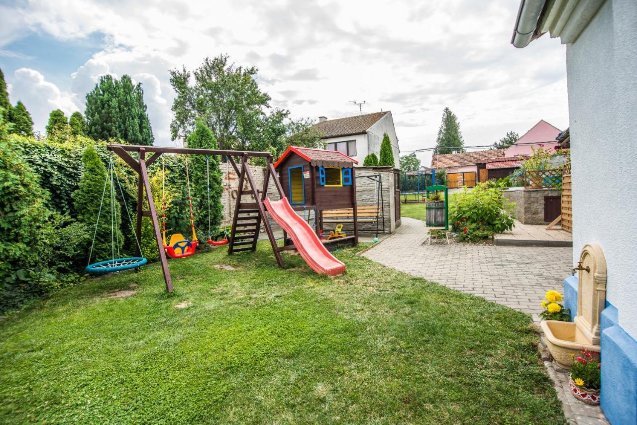 Malovany Dvorecek Dolní Dunajovice Εξωτερικό φωτογραφία