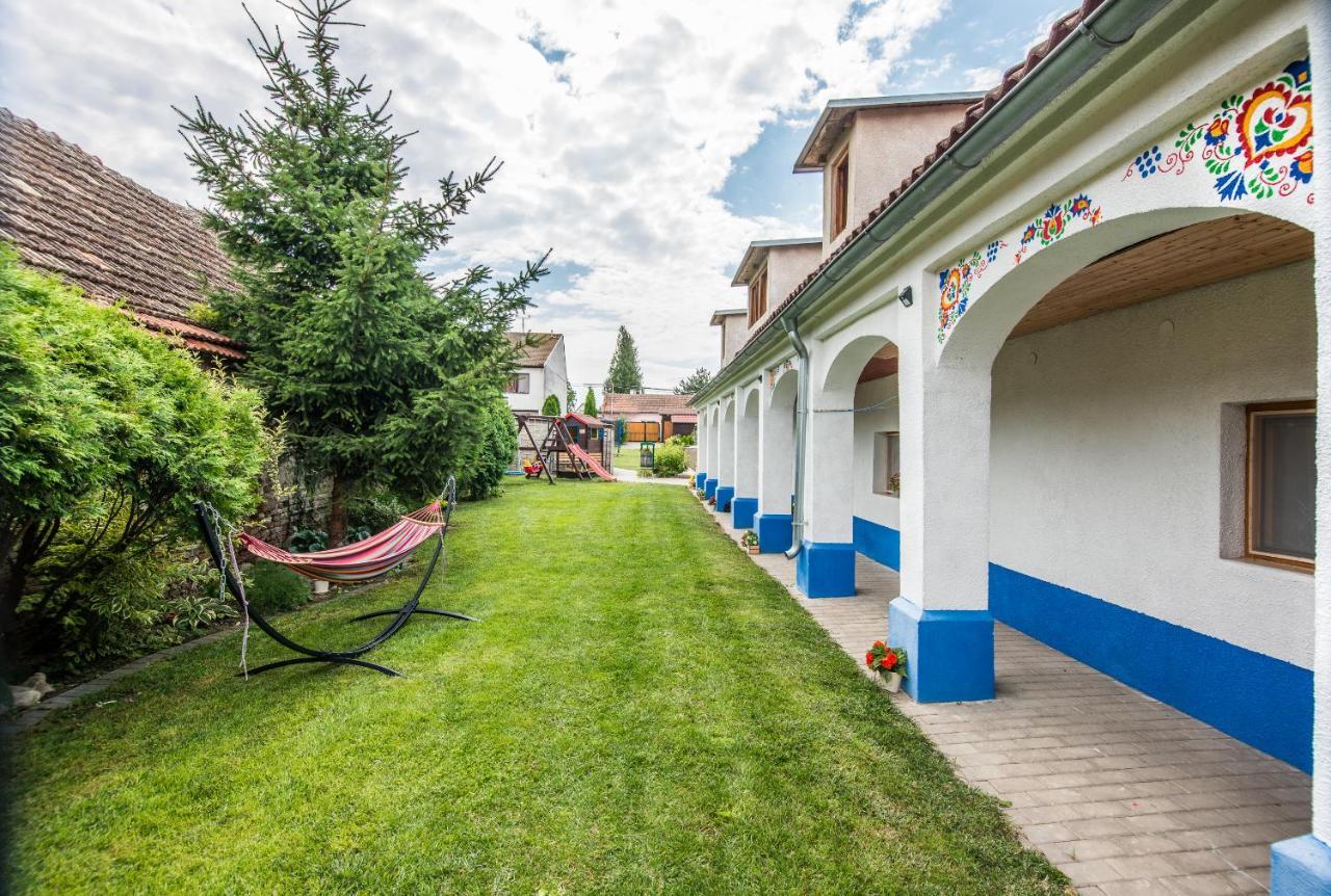 Malovany Dvorecek Dolní Dunajovice Εξωτερικό φωτογραφία